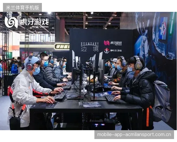 左路下底传中被补射入网，引爆现场欢呼！
